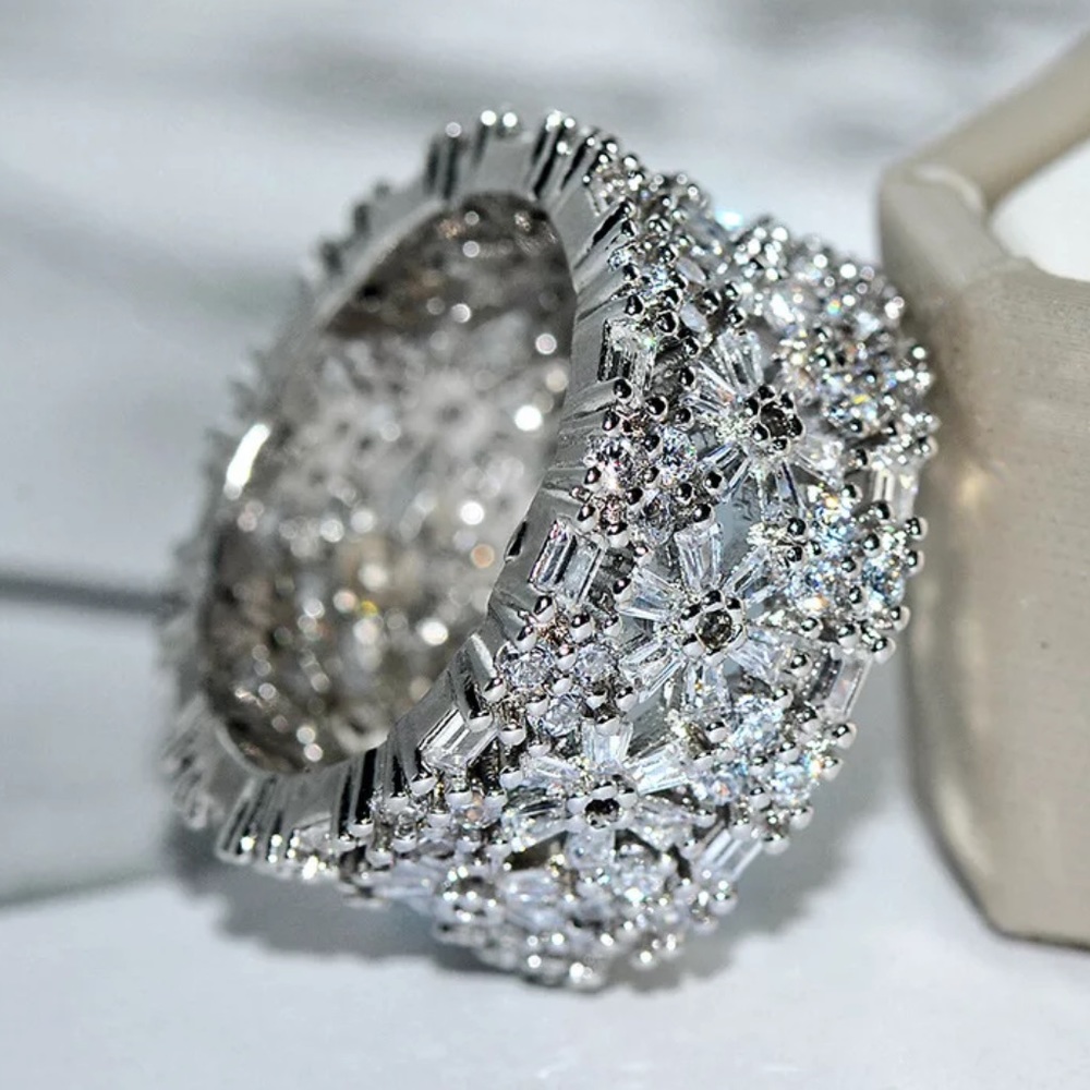 18 CT 925 STERLING SILVER DIAMOND RING - Picture 2 of 7